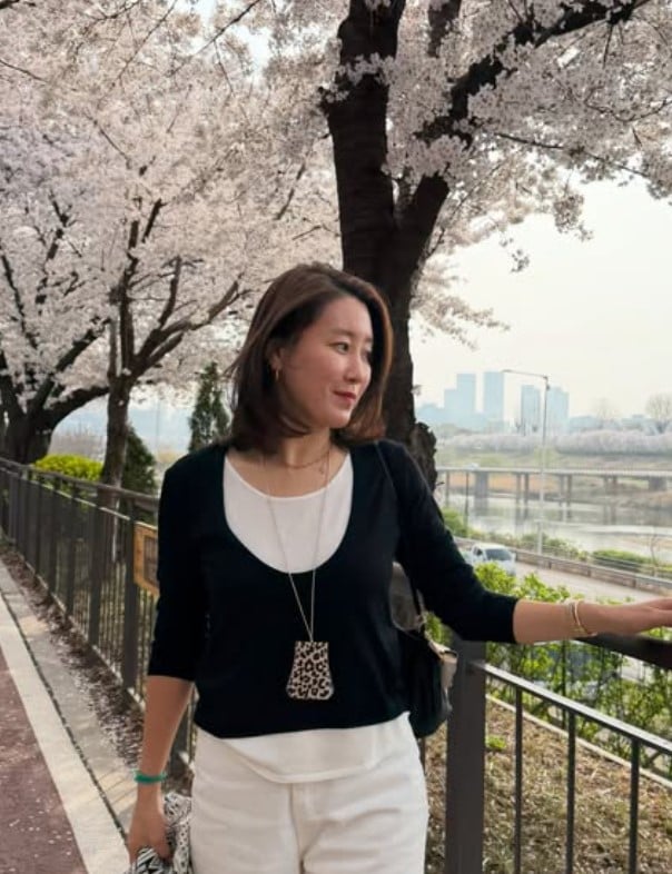 ヘセド・ユン・ヒヨン、家族と桜の名所で春のひととき…日常の近況を公開