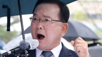 大邱市長選出馬の金富謙氏、批判殺到で急展開