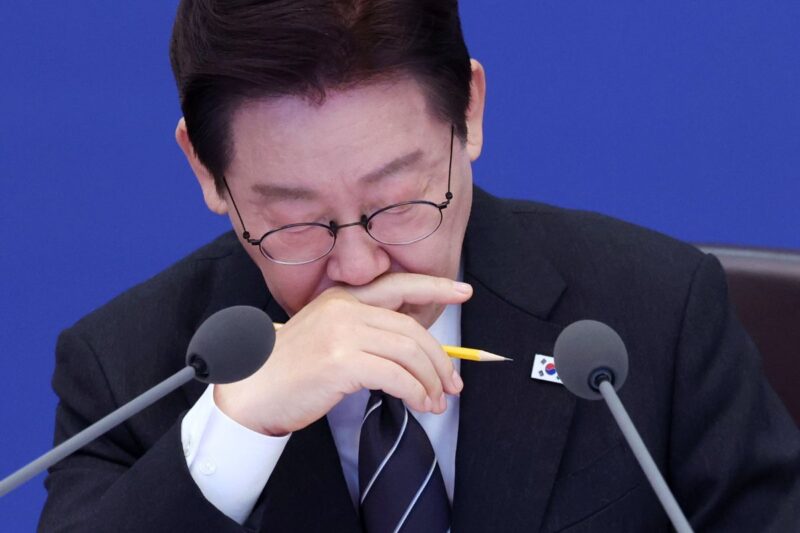 張東赫氏、李在明氏の面前で「公開狙撃」