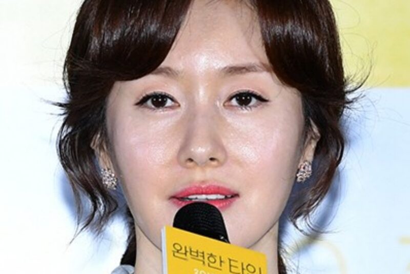 キム・ジス、女優の肩書きを下ろした…チェコへ出発