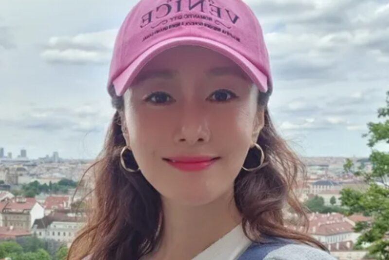 キム・ジス、女優の肩書きを下ろした…チェコへ出発