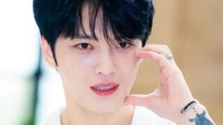 40歳キム・ジェジュン、女性との密着ショット公開…「自宅デート？」とファン騒然