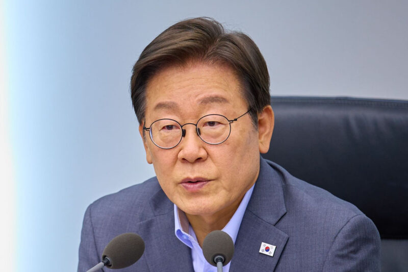 イ氏の前で「暴露」…衝撃の突発ニュースが報じられる