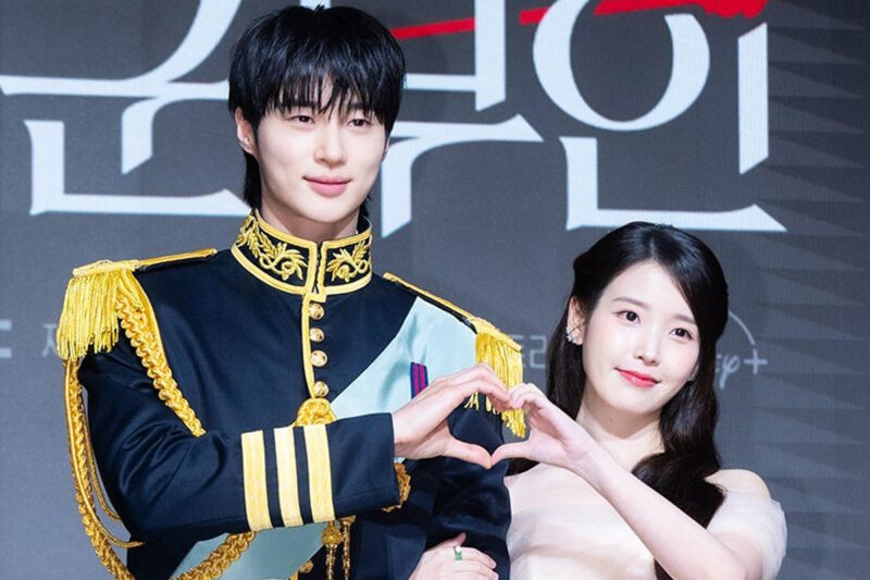 IU、イ・ジョンソクにプロポーズ成功？「21世紀のテグン夫人」と話題に