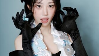 QWERヒナ、ラブリーな人形のようなビジュアル