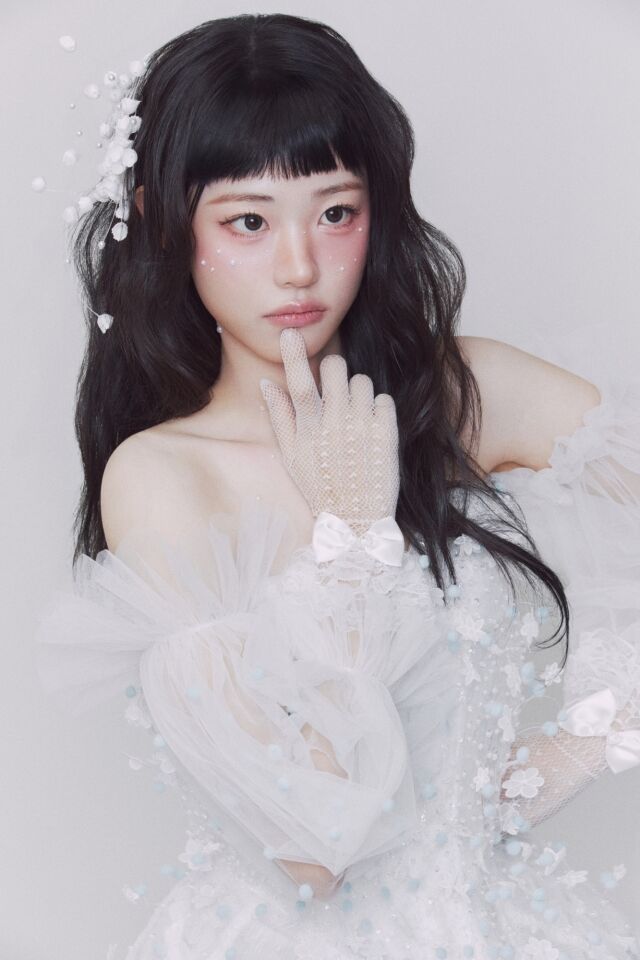 QWERヒナ、ラブリーな人形のようなビジュアル