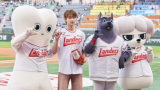 チョ・ジュンヨン、SSGランダースの始球式でマウンドに立つ