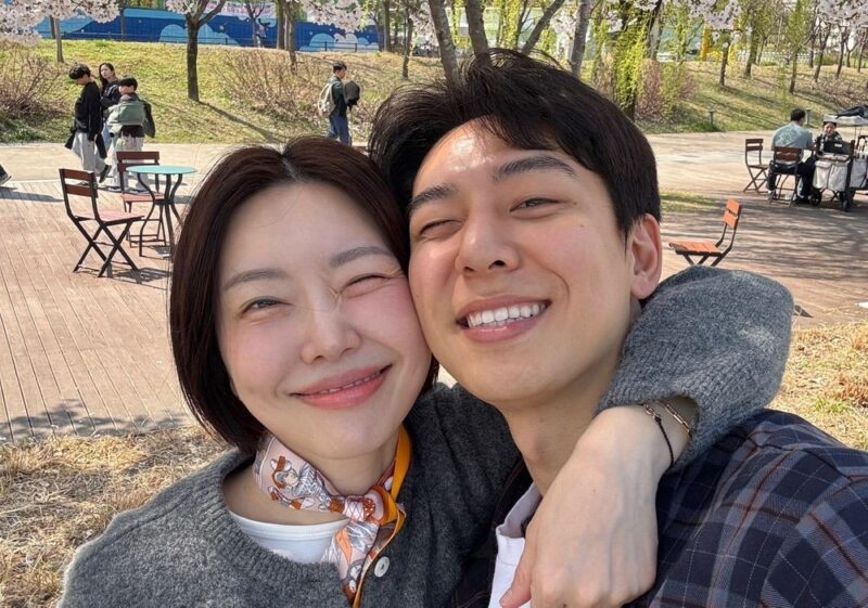 '10歳年下♥'レディージェーン、双子出産後の近況…静かにアップした写真