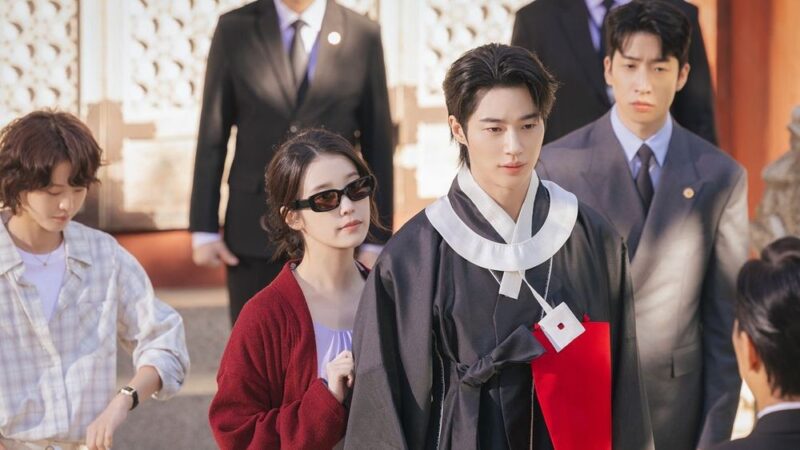 ユ・ビョンソク、IUを抱きしめる…コン・スンヨンとの対立が一触即発の状況に