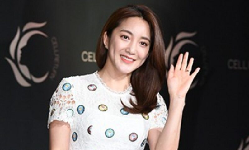 S.E.S. バダ、46歳の信じられないビジュアル…「若さの秘訣は？」「施術疑惑」まで話題に