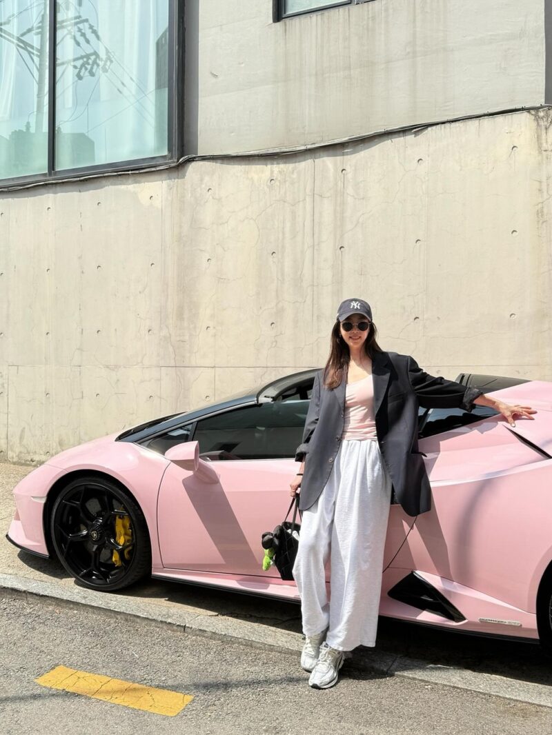 '47歳'カン・イェウォン、公開プロポーズ→4億ウォンのスーパーカー自慢…「宝石・バッグより車が好き」