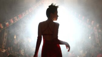 公開から18年、動員154万人でも今なお「見続けてしまう」と話題の韓国コメディ映画