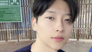 「黙って！ファミリー」人気俳優、日本生放送中に「肩パン」食らう…いわゆる“ブーツカリ”