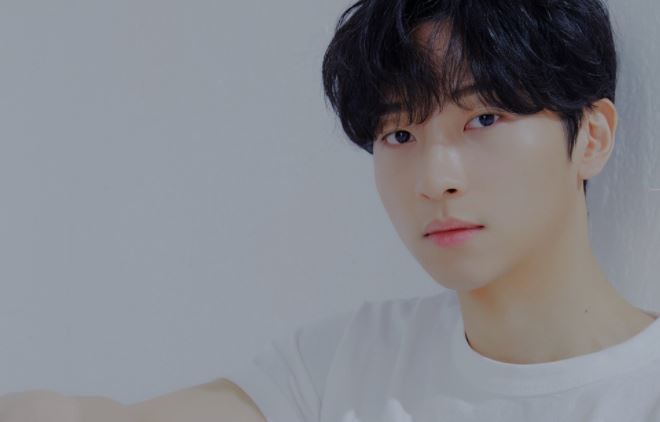 「黙って！ファミリー」人気俳優、日本生放送中に「肩パン」食らう…いわゆる“ブーツカリ”