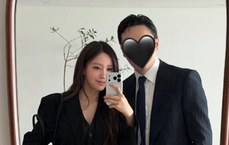 「金融マン♥」ヒョミン、結婚1年で「温かさ」伝える…「闘病中」のファンのために直接病院訪問