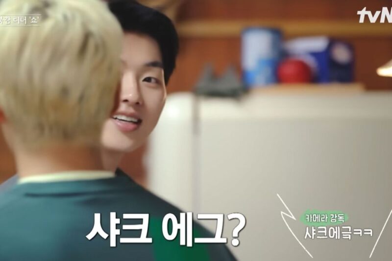 ヒョンウク、史上最高の「氷グミ」に現場爆笑…「サメの卵はシャークエッグ」（『放課後のテリ先生』）