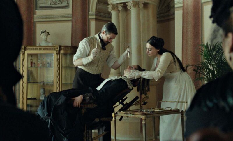 「童話だと思って見ると絶望する」…トラウマ級の衝撃ホラー映画が話題