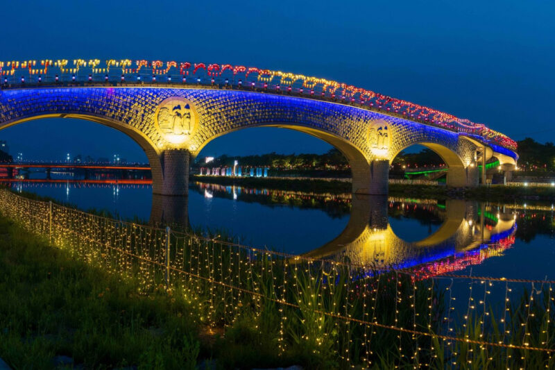 「ここで願えば宝くじが当たる？」南原・蓼川に出現した巨大な虹の正体とは