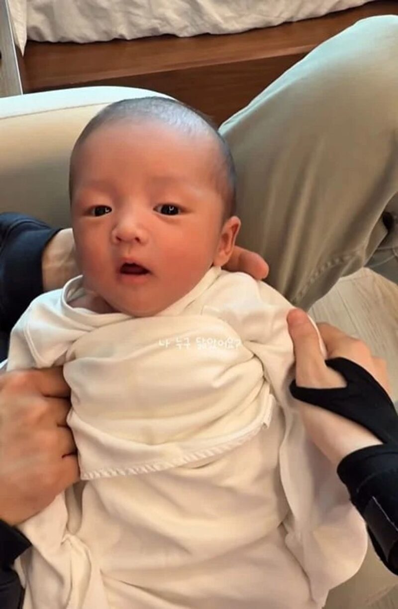 キム・ソヨン＆オ・サンジン、第2子の顔を初公開→「世界を変える人物」とネットユーザー興奮