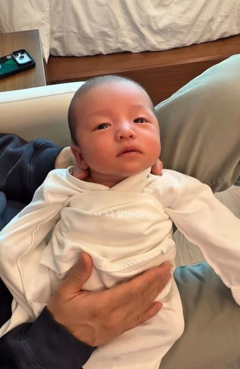 キム・ソヨン＆オ・サンジン、第2子の顔を初公開→「世界を変える人物」とネットユーザー興奮