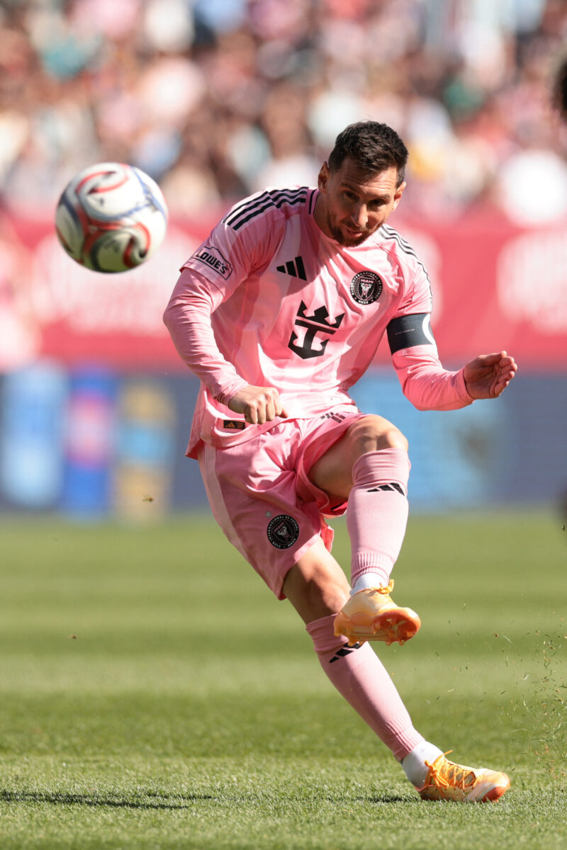 メッシ、衰え知らずの衝撃「7戦7発」で今季2度目のMVP選出　W杯へ期待高まる