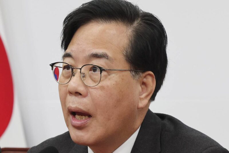 「国民に謝罪せよ」…追い詰められる李氏、窮地に