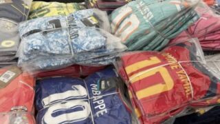 W杯直前に「偽ユニフォーム」4400着押収　英警察が大規模摘発