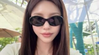 リプソン、鍾路のテラスカフェで優雅な週末…輝く美肌に視線集中