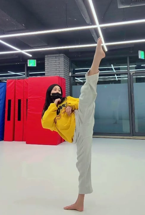 テミ、完璧な蹴り技を披露…映画『ベラドンナ』でグローバル主演へ躍進