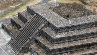 メキシコの人気観光地で銃撃、14人死傷　W杯控え治安悪化に懸念