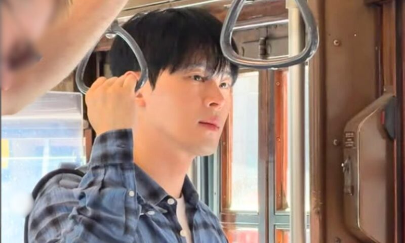 ヨーロッパ地下鉄で目撃された人気俳優…イタリアでのリラックスしたひととき