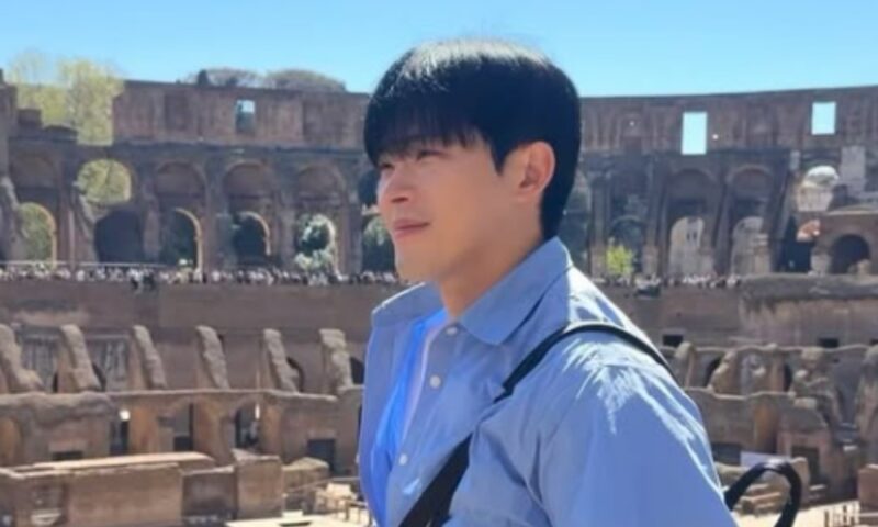 ヨーロッパ地下鉄で目撃された人気俳優…イタリアでのリラックスしたひととき