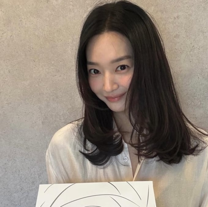 シン・ミナ、結婚後初の海外公務へ…27日にパリへ出発