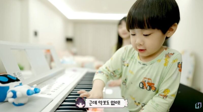 ムン・ヒジュン♥ソユル、息子のピアノの実力を公開…「楽譜なしで完奏」子育て成功の証