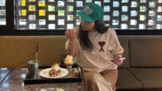 ドイツ人美女、カフェでの日常を公開…アフォガート片手に優雅なひととき