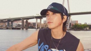 【速報】有名男性歌手、謎のリップ痕が話題…「好きなの選んで」