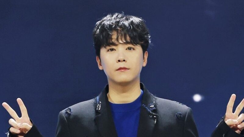 【速報】有名男性歌手、謎のリップ痕が話題…「好きなの選んで」