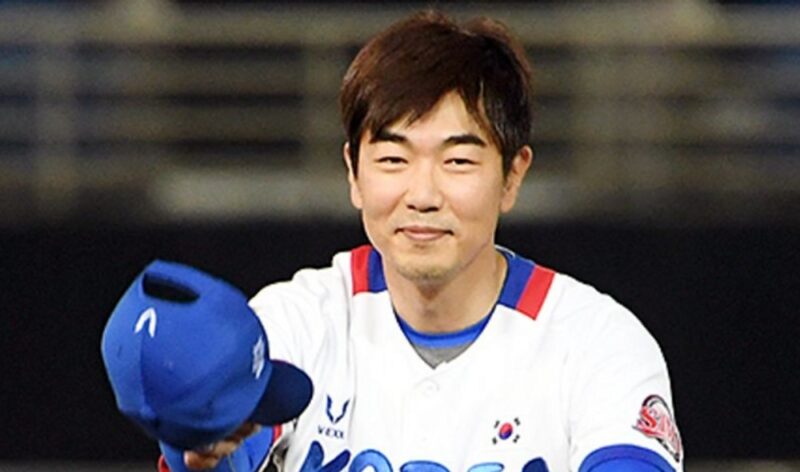 イ・ジョンヒョク、野球試合中にふくらはぎ肉離れ→松葉杖に…「人生初で戸惑う」（『カップルショー』）