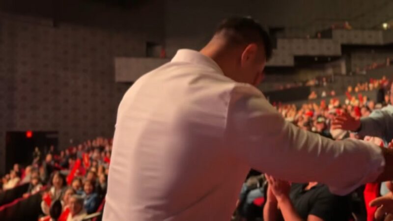 「兵役逃れ」ユ・スンジュン、テ・ジナコンサートで捉えられる…韓国観客の歓声に90度お辞儀→最後には号泣