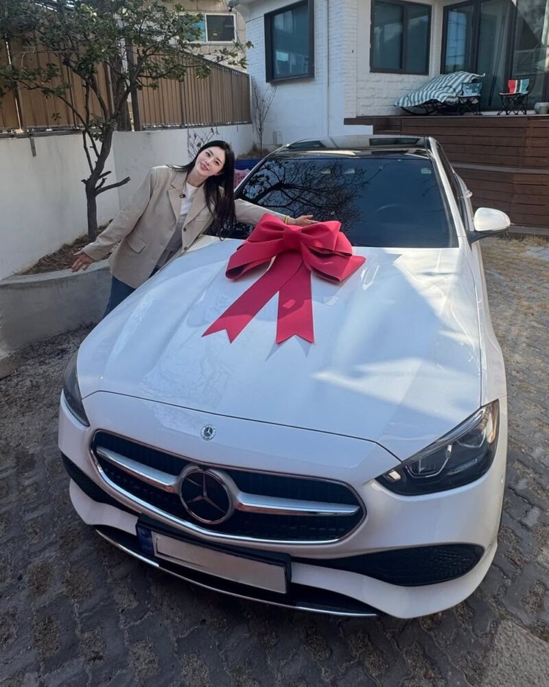 「再婚」ソ・ドンジュ、初結婚記念日に「外車」プレゼント→号泣…夫「中古車だけど」