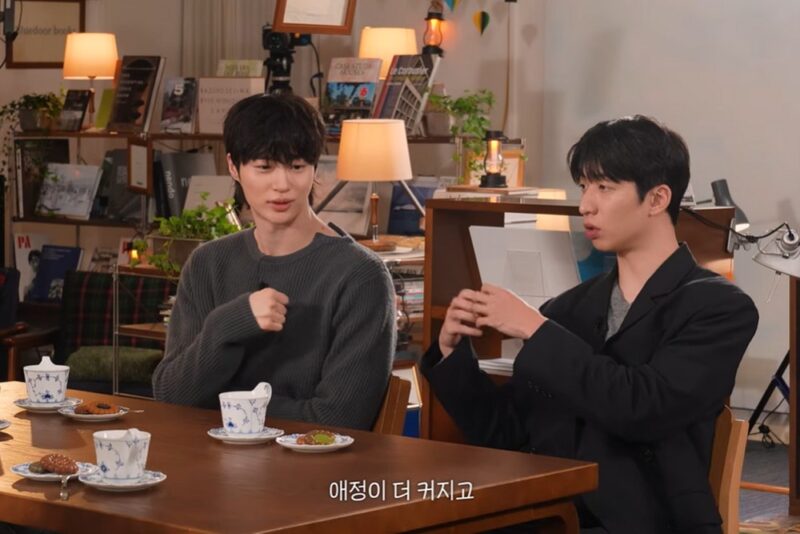 IU、イ・ジョンソクと4年目「静かな恋愛」の理由…「本当の愛ならわざわざ見せびらかさない」