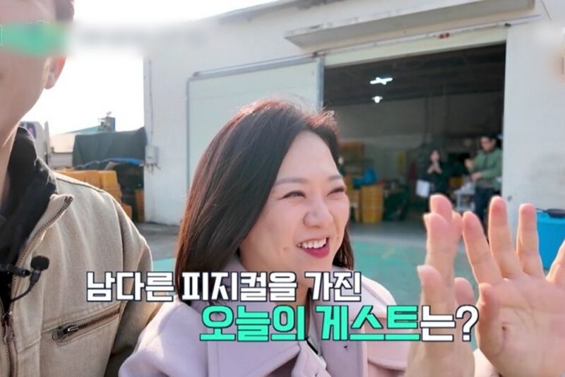 '50세' 김숙, '큰 키→엄청난 힘' 연예인 소개팅 남성 정체 공개…"무한 플러팅" ('예측불가')