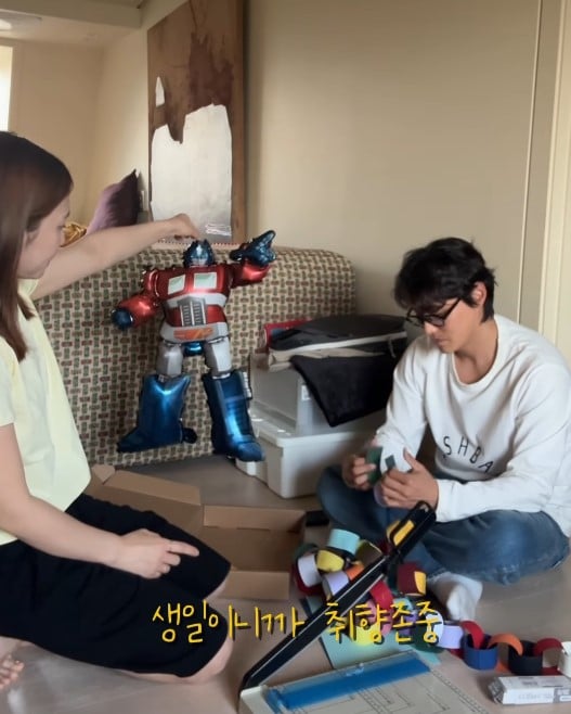 シン・ダウン、息子の誕生日にサプライズ準備…「温かい家族の絆」が話題