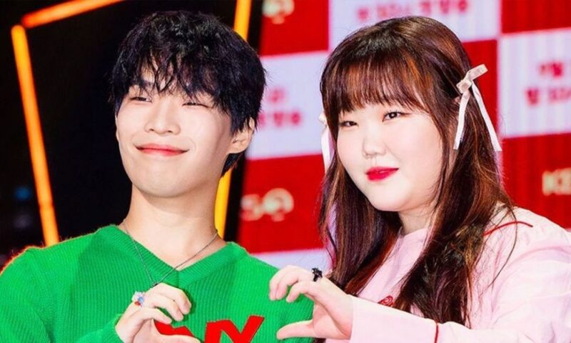 「AKMU」イ・スヒョン、カムバック2週間でイ・チャンヒョクをディス…「弟いじめた記憶忘れる確率87％」