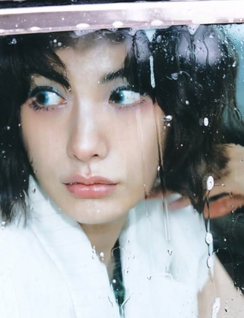 女優、「素手で強盗制圧」の瞬間が洗車場で捉えられる…窓越しに「その目つき何？」