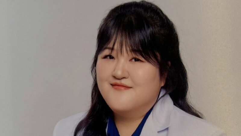 日本定住のイ・グクジュ、医者の白衣を着て…「やっぱり笑わせるお笑い芸人の表情」