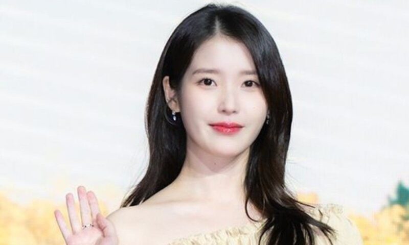 IU、イ・ヒョリとの不仲説に完全終止符…「社長、愛してます」ハートマーク