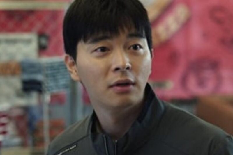 ユ・ヨンソク、側近に裏切られ窮地に…「神との法律事務所」で騒然