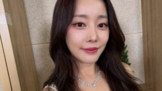 コ・ウリ、「夫が産婦人科に来なかった」発言を釈明「笑わせたくて大げさに言った」