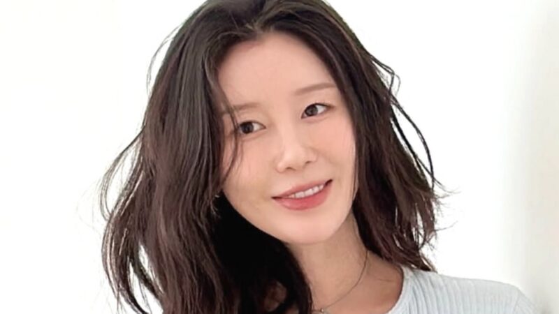 ナビ、出産10日で次女を初公開→完成された美貌に注目